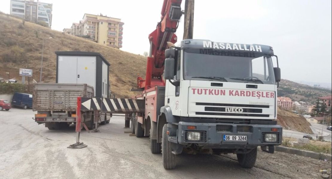 80 Tonluk vinçle kamyondan trafo köşkü indirme